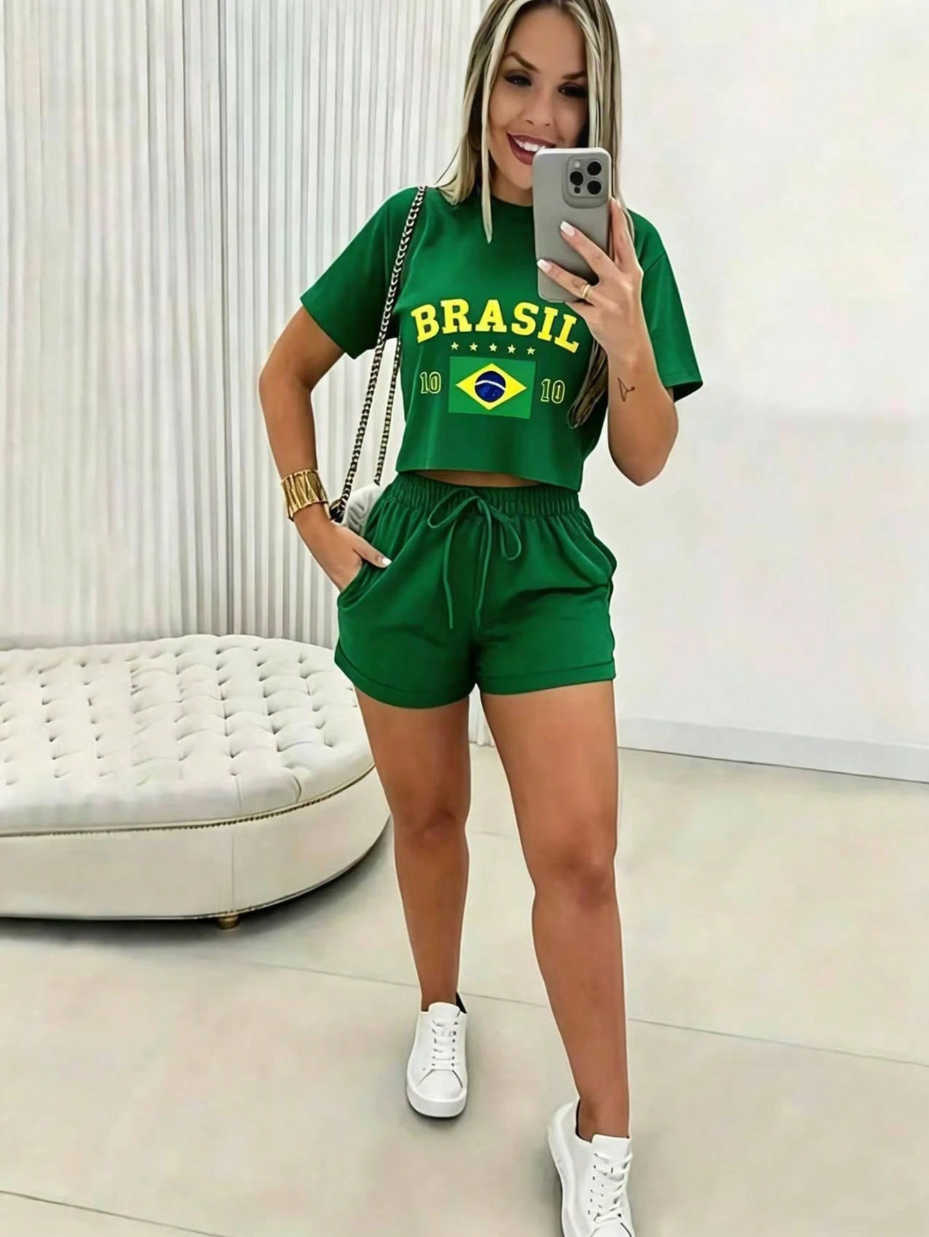 T-Shirts - ชุดเสื้อยืดแขนสั้นพิมพ์ลายบราซิลสำหรับผู้หญิง ปี 2026 คอวี สไตล์เรโทร สตรีทแวร์